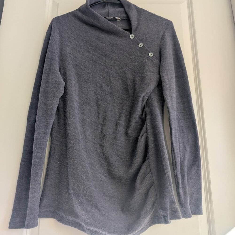 Japanese Weekend. Soft grey tunic top with unique structural elements. - Picture 2 of 5